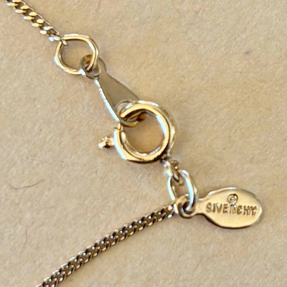 GIVENCHY 
Vintage Crystal G Pendant Necklace - Picture 7 of 12